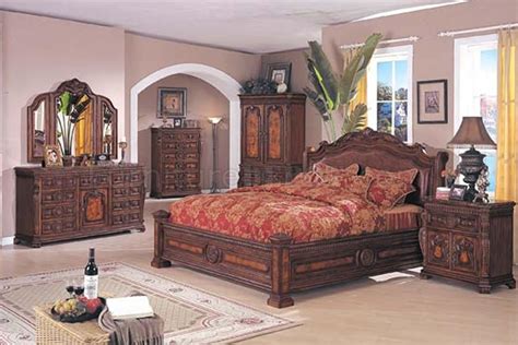 Brown Solid Wood Finish Traditional Bedroom Set