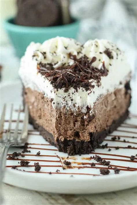 No-Bake Chocolate Marshmallow Pie - Beyond Frosting