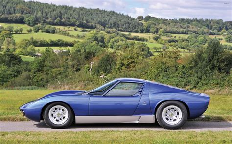 Lamborghini Miura - The Ultimate Guide