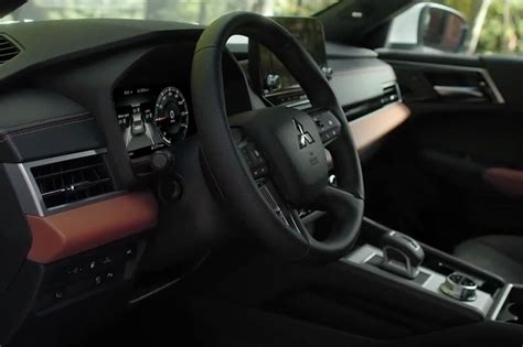 2024 Mitsubishi Outlander Sel Black Edition Interior - Zora Karena