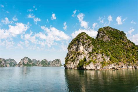 Exploring & Adventuring in Ha Long Bay in Vietnam