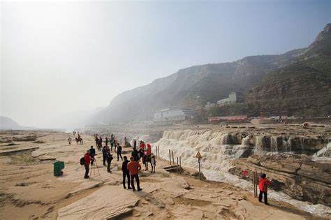 Hukou Waterfall: The Yellow Waterfall | Amusing Planet