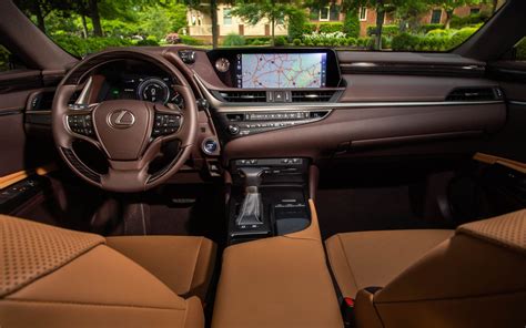 Lexus ES 300h 2019 | SUV Drive