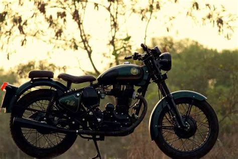 Modified Royal Enfield Bullet 350 Dons True Retro Classic Look