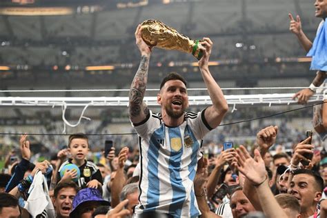 Lionel Messi ya sabe cuánto pesa: así levantó Argentina la Copa del Mundo