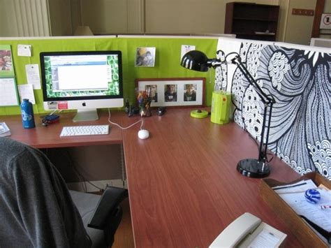 Spice up your working place with awesome cubicle decor ideas