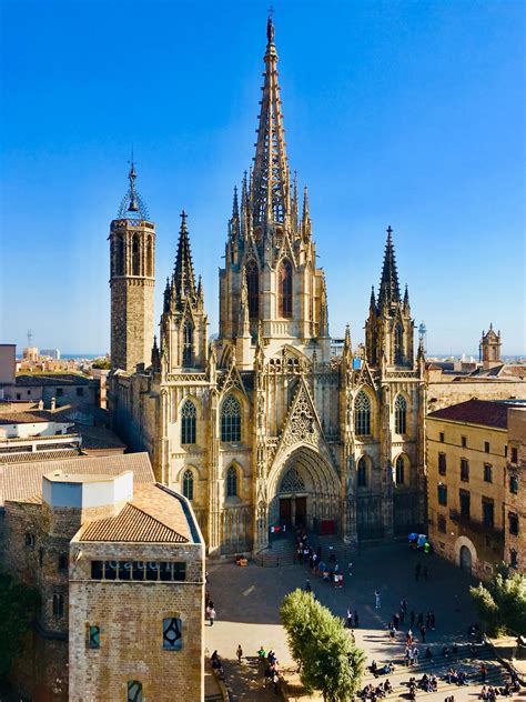 Barcelona Cathedral, Catalonia [OC] [2937x3918] : r/ArchitecturePorn