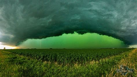 Why does the sky sometimes turn green during thunderstorms? | Fox Weather