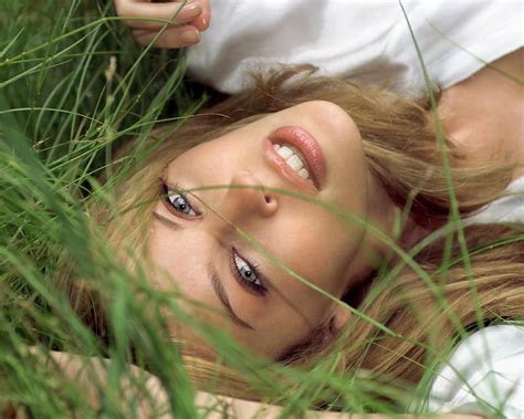 Girl Lying Down on Grass-Photo HD Wallpaper Preview | 10wallpaper.com