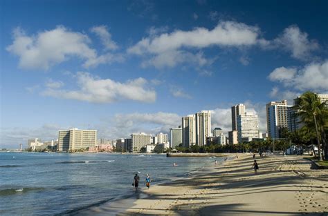 Free Stock Photo 5504 Waikiki beach in the sun | freeimageslive