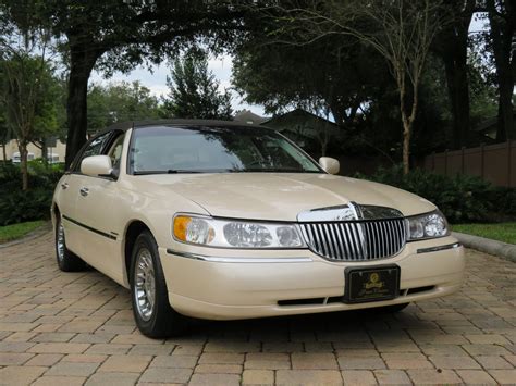 1998 Lincoln Town Car | Primo Classics International LLC