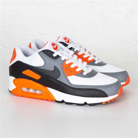 Nike Air Max 90 Essential - 537384-128 - Sneakersnstuff | sneakers ...