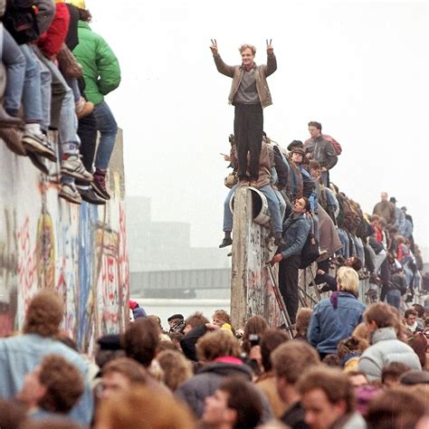 25 Photos For 25 Years: The Fall Of The Berlin Wall « The @allmyfaves ...