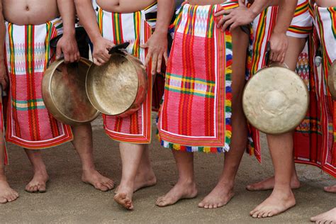 Filipino Folk Dance Steps | LoveToKnow