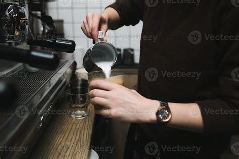 Preparation of vacuum coffee 11486961 Stock Photo at Vecteezy