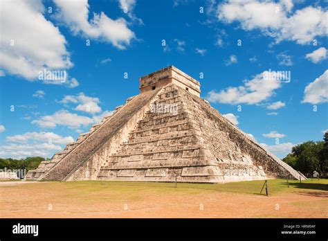 Pyramid of Kukulkan, Chichen Itza, Mexico Stock Photo - Alamy