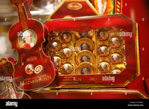 Souvenir shop with Mozartkugeln, Mozart Balls from chocolate, Vienna Stock Photo: 61061567 - Alamy