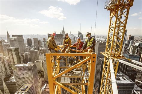 Tower Cranes and Mobile Construction Cranes - we offer solutions for you lifting tasks | Liebherr