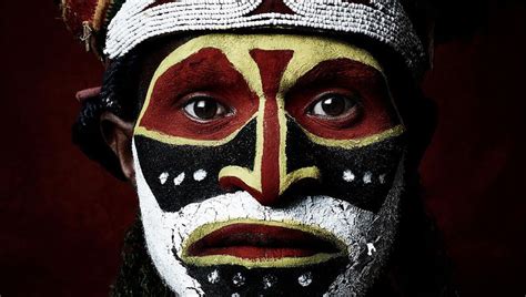 Photographer Captures Incredible Photos of Native and Modern Cultures of Papua New Guinea ...