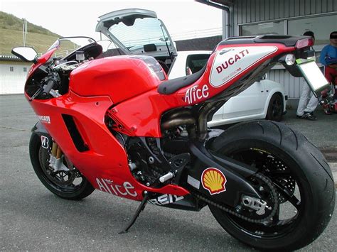 Fast Bikes Online: Ducati Desmosedici RR