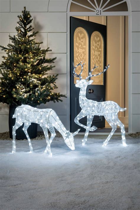 +26 Christmas Reindeer Decorations 2022 - adriennebailoncoolschw