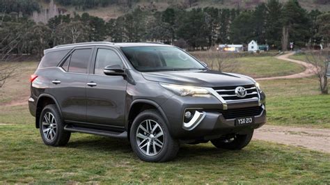 Toyota Fortuner vs. Toyota Land Cruiser- which is better?? ~ Autonexa