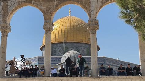 70,000 Palestinians gather to pray at Al-Aqsa Mosque