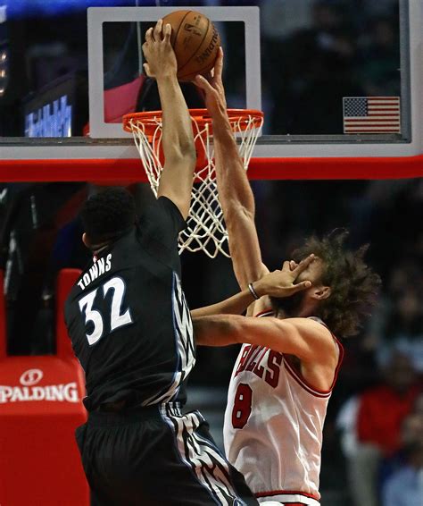 Robin Lopez denies Karl-Anthony Towns’ dunk attempt, avoids poster | For The Win