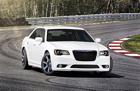 2012 Chrysler 300 SRT8 Review, Specs, Price & Pictures