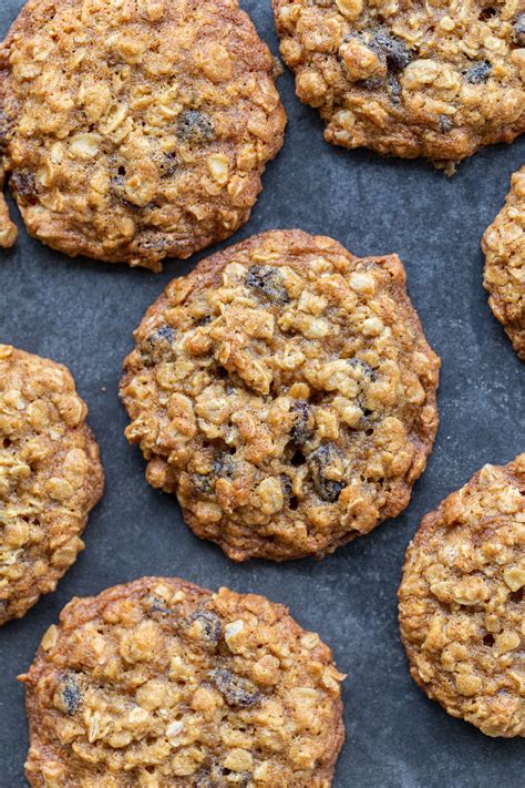 Easy Oatmeal Raisin Cookies Recipe - Momsdish