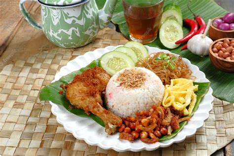 Premium Photo | Nasi uduk Betawi,Coconut flavored steamed rice dish from Betawi, Jakarta.served ...