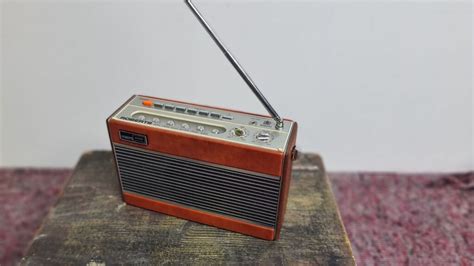 Roberts FM Radio - Vintage - Revolver AV