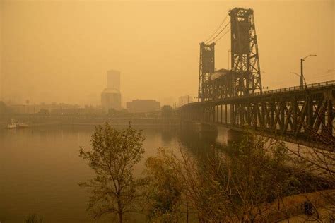 In Oregon, a New Climate Menace: Fires Raging Where They Don’t Usually Burn - The New York Times