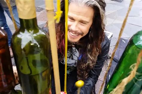 Watch Aerosmith's Steven Tyler Play 'Dream On' With Bottles on a ...