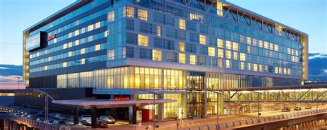 Montreal Airport Hotel | Montreal Airport Marriott In-Terminal Hotel