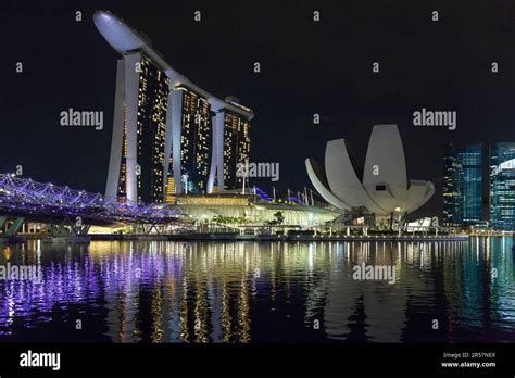 Night-time view of Singapore Stock Photo - Alamy