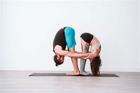 10 Beginner Partner Yoga Poses Any Couple Can Do to Build Intimacy ...