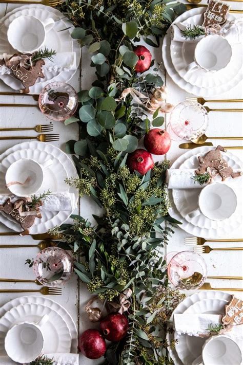 Christmas Dinner Table Decorating Ideas to Set the Holiday Mood - MarilenStyles.com