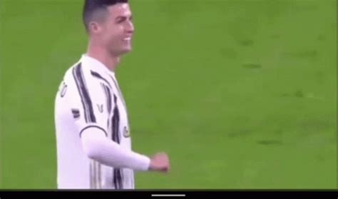 Cristiano Ronaldo GIF - Cristiano Ronaldo Hand - GIF 탐색 및 공유