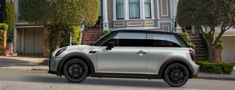 The 2023 MINI 2-Door Hardtop Boasts Lots of Technology In A Small ...