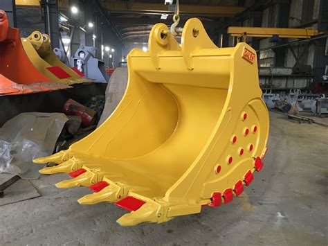 Excavator Buckets | Rock Handling and Compact Attachments