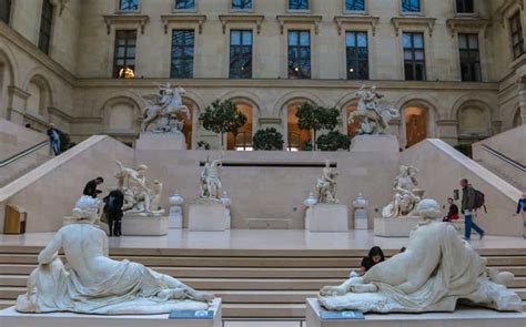 Small Group Guided Louvre Highlights Tour | GetYourGuide