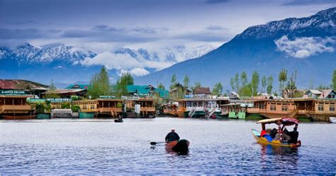 15 Best Houseboats In Kashmir: A Treat For Nature Buffs