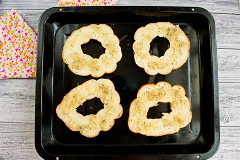 Salted Garlic Bagel Chips Recipe - COOK.ME