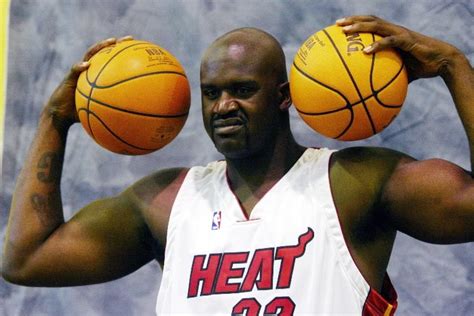 Shaq holding TWO basketballs : r/ShaqHoldingThings