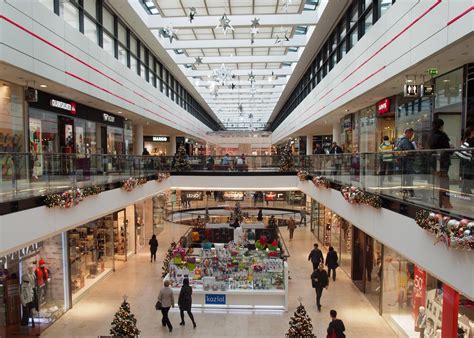 Shopping mall interior | Copyright-free photo (by M. Vorel) | LibreShot