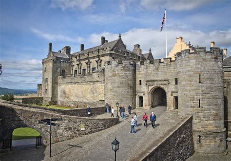 Day trip to Stirling Castle, Loch Lomond and Auchentoshan Distillery