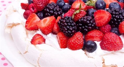 The Best Pavlova Cake Recipe - CakeRe