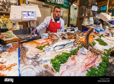 Fish borough market hi-res stock photography and images - Alamy