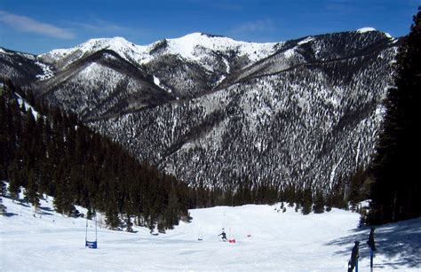 Cross-country skiing lessons at Mont-Sainte-Anne Ski Resort. 1/2-day trip. Certified guide